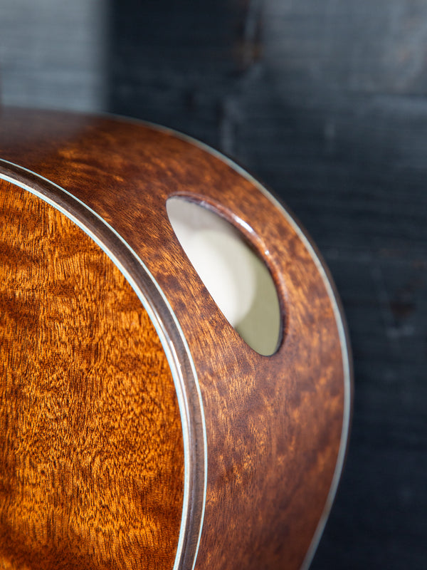 Eastman L-OMCE-QS Luthier Series Quilted Sapele / European Spruce w/ Cutaway+Electronics