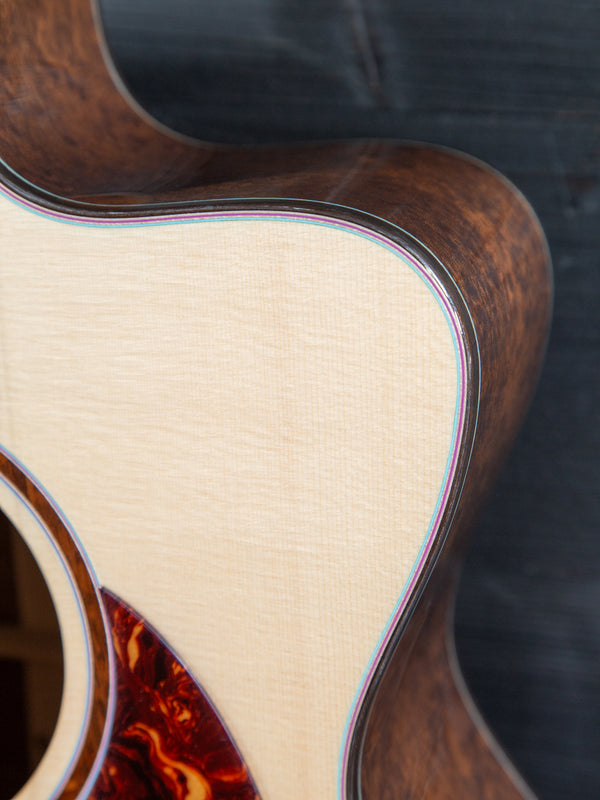 Eastman L-OMCE-QS Luthier Series Quilted Sapele / European Spruce w/ Cutaway+Electronics