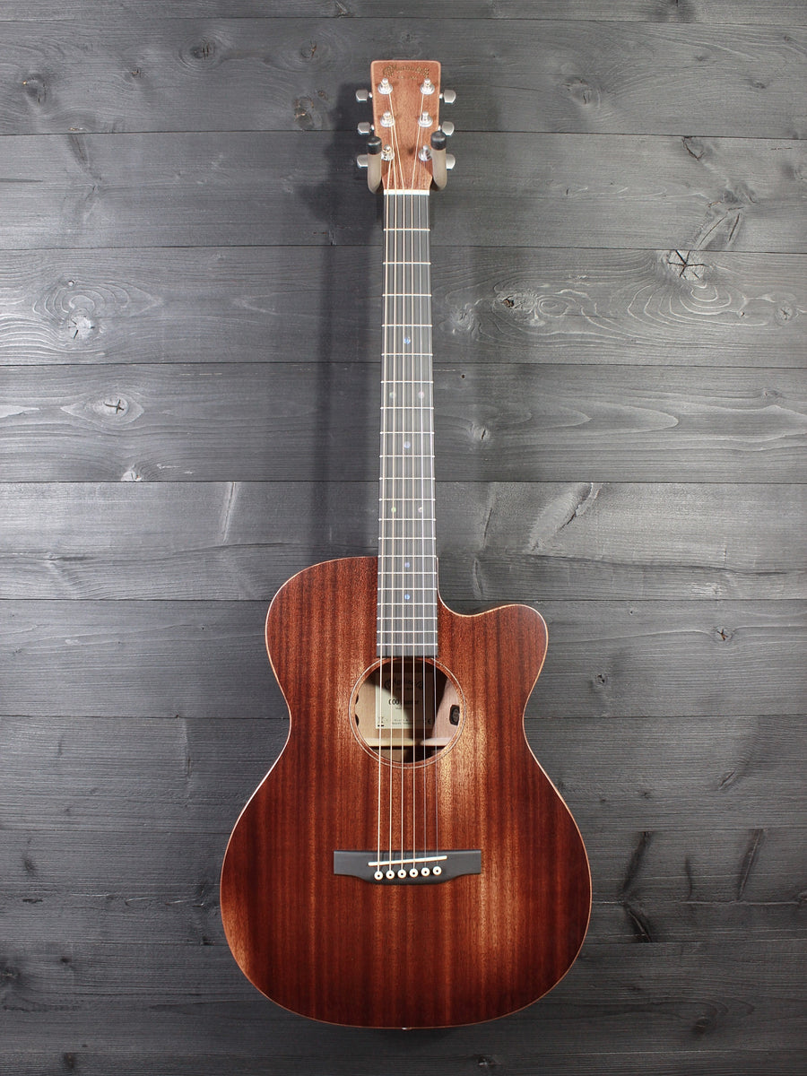Amazon.com: Martin D Jr-10E Streetmaster Sapele Satin w/Gig