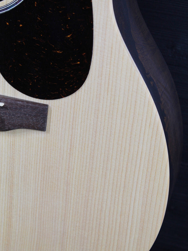 Martin 000-X2E Solid Sitka Top X-Series Brazilian HPL Acoustic-Electric Guitar