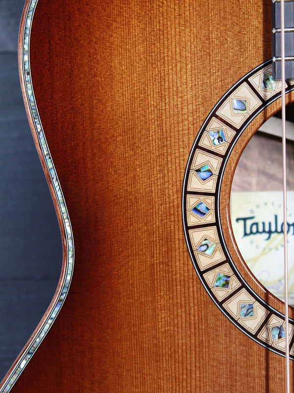 Taylor Custom Grand Theater #15 C11e B4015 Sinker Redwood / AA Koa Guitar
