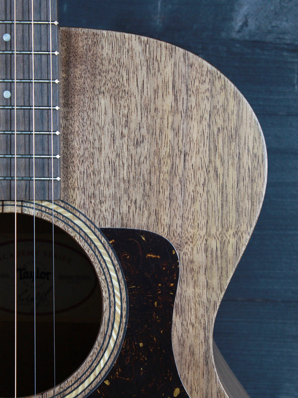 Taylor Academy 22e Walnut w/ Travel Bag Demo Acoustic-Electric Guitar