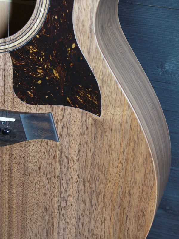 Taylor Academy 22e Walnut w/ Travel Bag Demo Acoustic-Electric Guitar