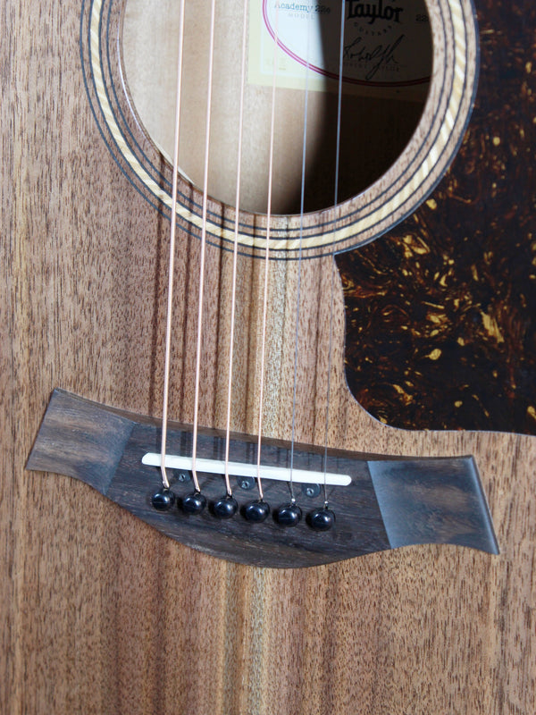 Taylor Academy 22e Walnut w/ Travel Bag Demo Acoustic-Electric Guitar