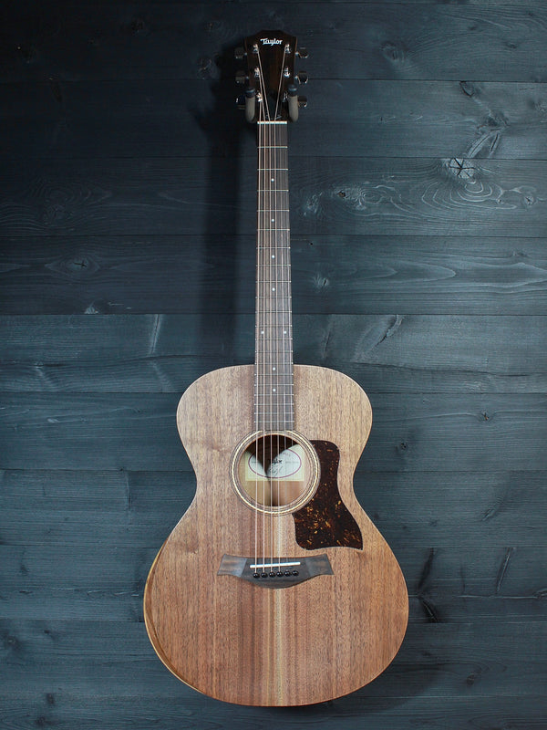Taylor Academy 22e Walnut w/ Travel Bag Demo Acoustic-Electric Guitar