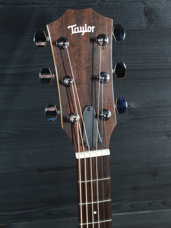 Taylor Academy 22e Walnut w/ Travel Bag Demo Acoustic-Electric Guitar