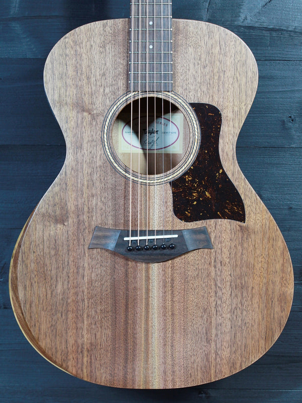 Taylor Academy 22e Walnut w/ Travel Bag Demo Acoustic-Electric Guitar