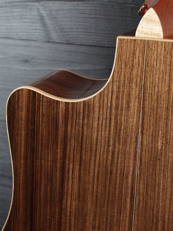 Pre-Owned Taylor 810ce Rosewood / Spruce Dreadnought Acoustic-Electric Guitar c.2013