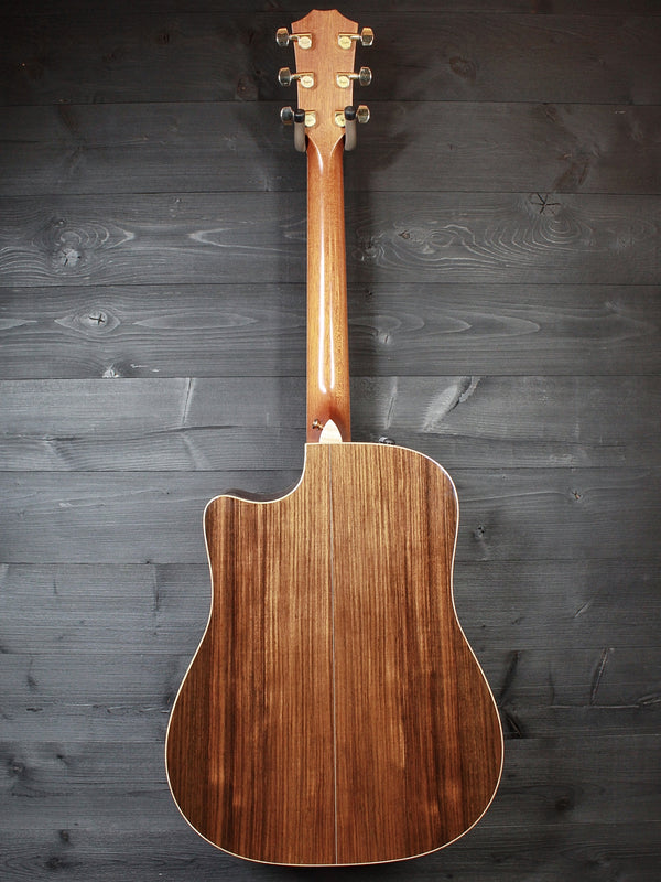 Pre-Owned Taylor 810ce Rosewood / Spruce Dreadnought Acoustic-Electric Guitar c.2013