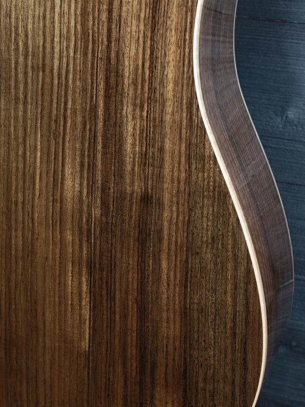 Pre-Owned Taylor 810ce Rosewood / Spruce Dreadnought Acoustic-Electric Guitar c.2013