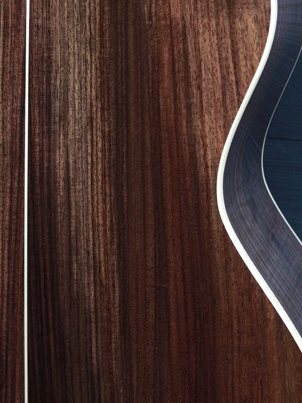 Pre-Owned Taylor 814ce DLX Rosewood / Spruce Acoustic-Electric Guitar