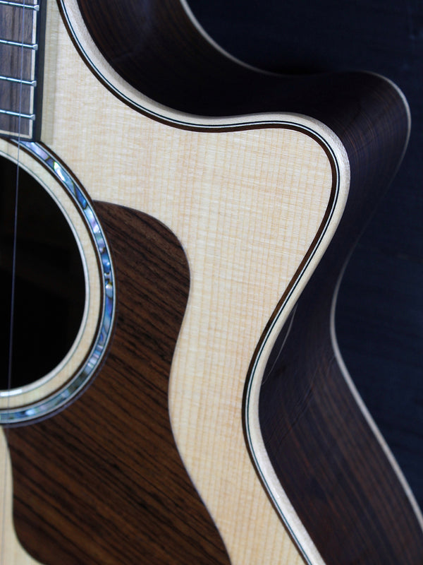 Pre-Owned Taylor 814ce DLX Rosewood / Spruce Acoustic-Electric Guitar