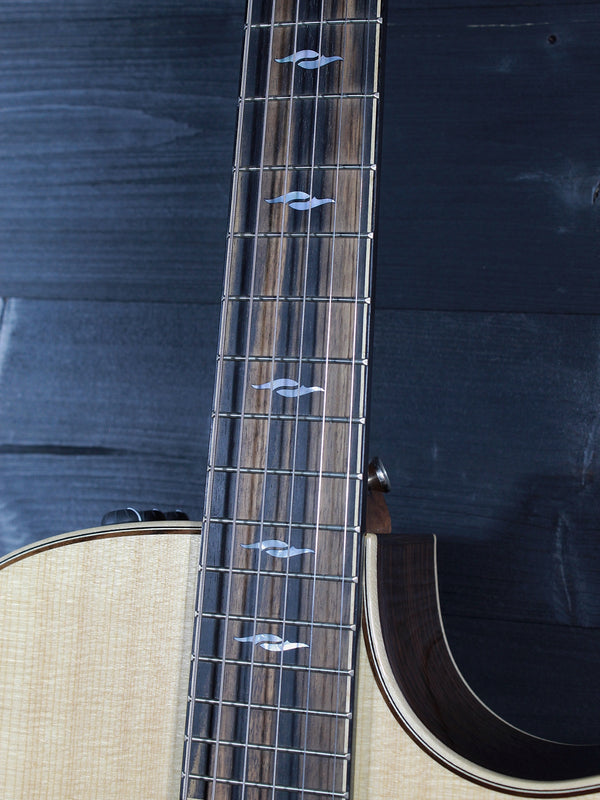 Pre-Owned Taylor 814ce DLX Rosewood / Spruce Acoustic-Electric Guitar