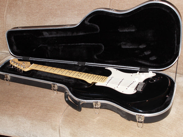 Fender American Strat Pre-Owned c.2004 — Black