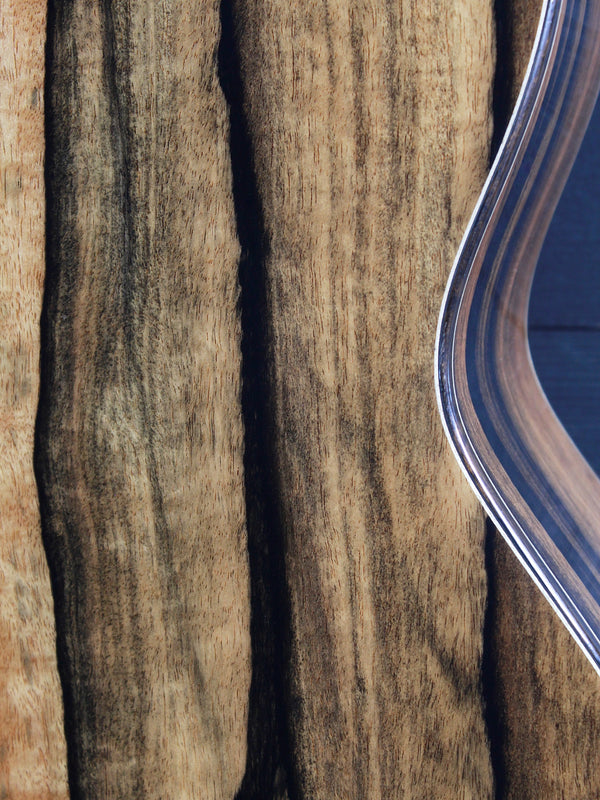 Bourgeois Touchstone Soloist OMC TS-LE Launch Edition acoustic guitar with Macassar Ebony back and sides close up grain