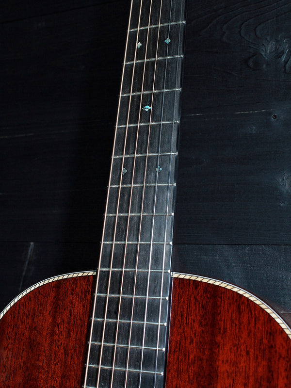 Custom Santa Cruz 00-1929 Style 12-Fret all-solid mahogany acoustic guitar with shaded Edgeburst ebony Fretboard 