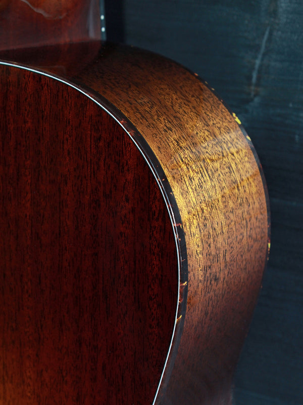 Custom Santa Cruz 00-1929 Style 12-Fret all-solid mahogany acoustic guitar with shaded Edgeburst Back lit tortoise binding