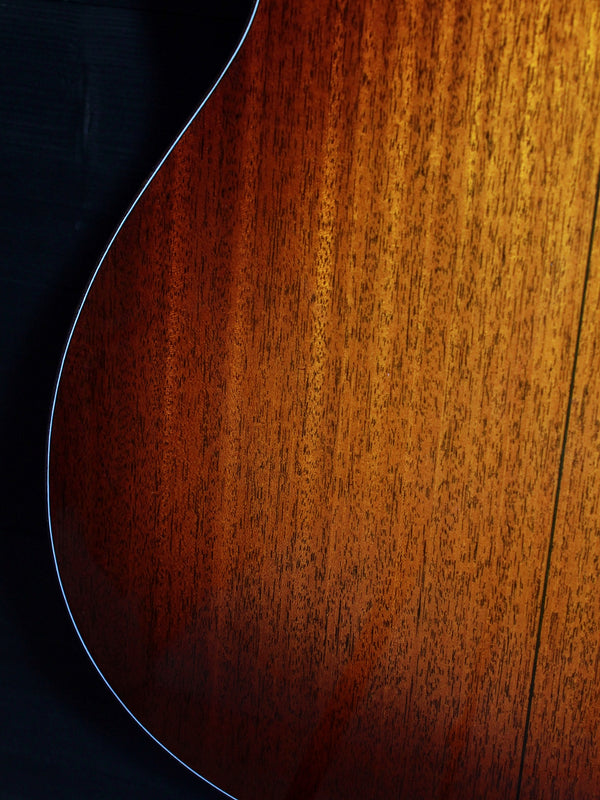 Custom Santa Cruz 00-1929 Style 12-Fret all-solid mahogany acoustic guitar with shaded Edgeburst Back closeup