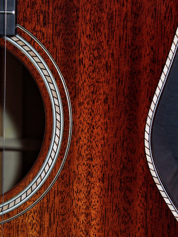 Custom Santa Cruz 00-1929 Style 12-Fret all-solid mahogany acoustic guitar with shaded Edgeburst wood grain