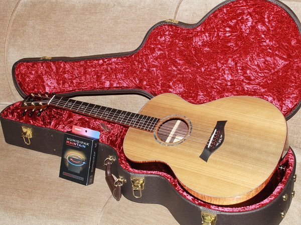Taylor Custom Grand Auditorium – AAA Brazilian Rosewood & Sinker Cypress