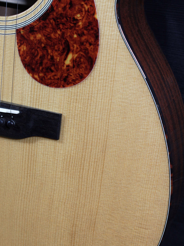 Eastman Guitar E1 OM-DLX Solid Sapele / Thermo-Cured Spruce  w/Fishman Electronics