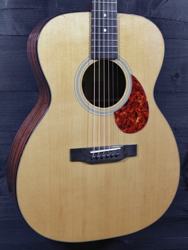 Eastman Guitar E1 OM-DLX Solid Sapele / Thermo-Cured Spruce  w/Fishman Electronics