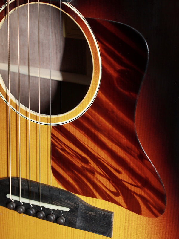 Eastman E22SS/v-SB Walnut / Adirondack Slope Shoulder Dread Antique Varnish