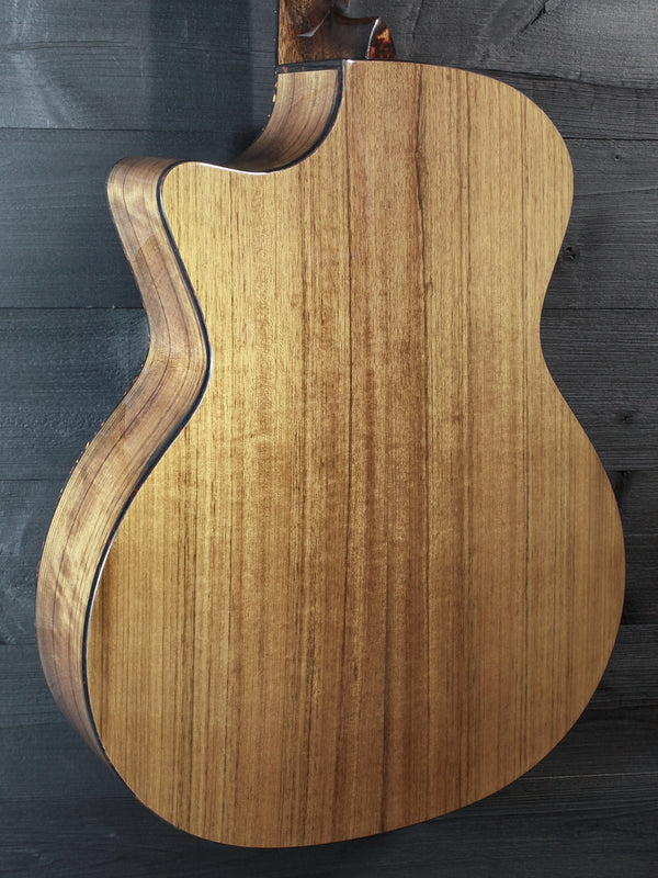 Eastman AC222CE Deluxe solid Ovangkol back and sides glamour shot