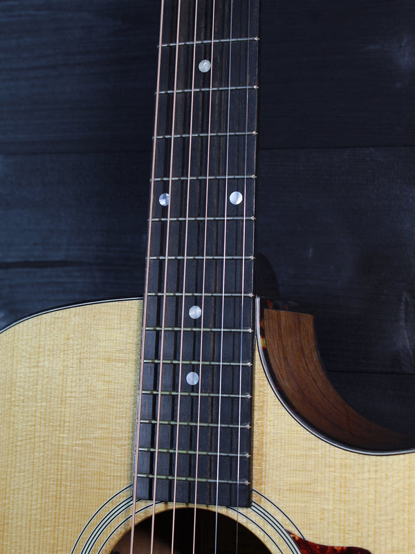 Eastman AC222CE Deluxe ebony fingerboard and mahogany neck