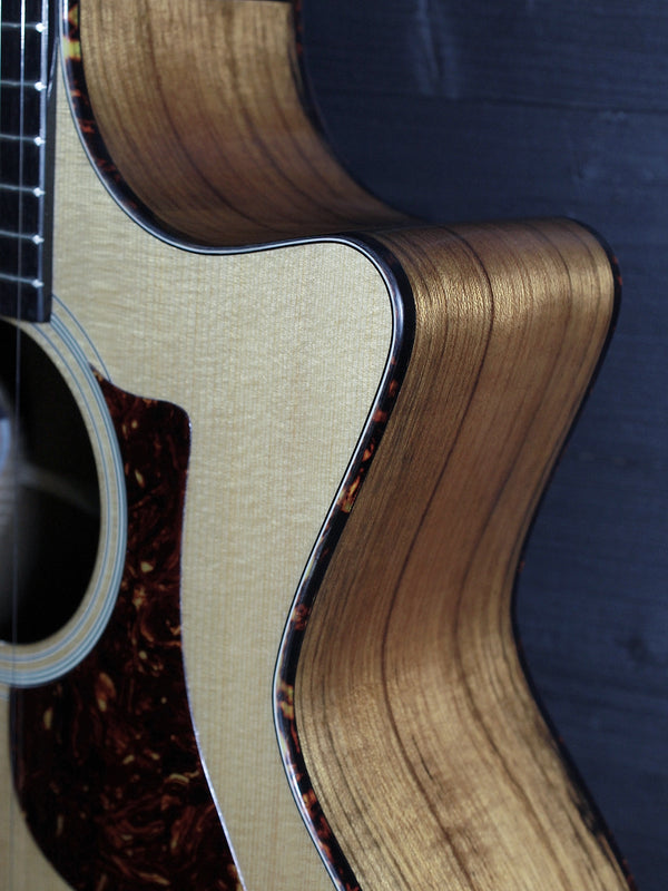 Eastman AC222CE Deluxe solid Sitka Spruce top and sides with cutaway 