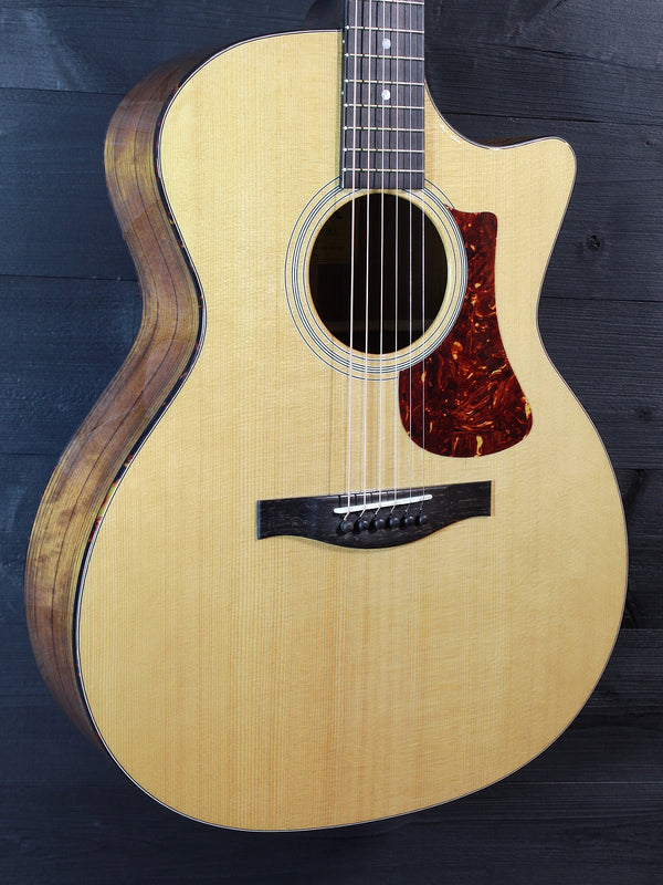 Eastman AC222CE Deluxe Grand Auditorium cutaway Glamour shot