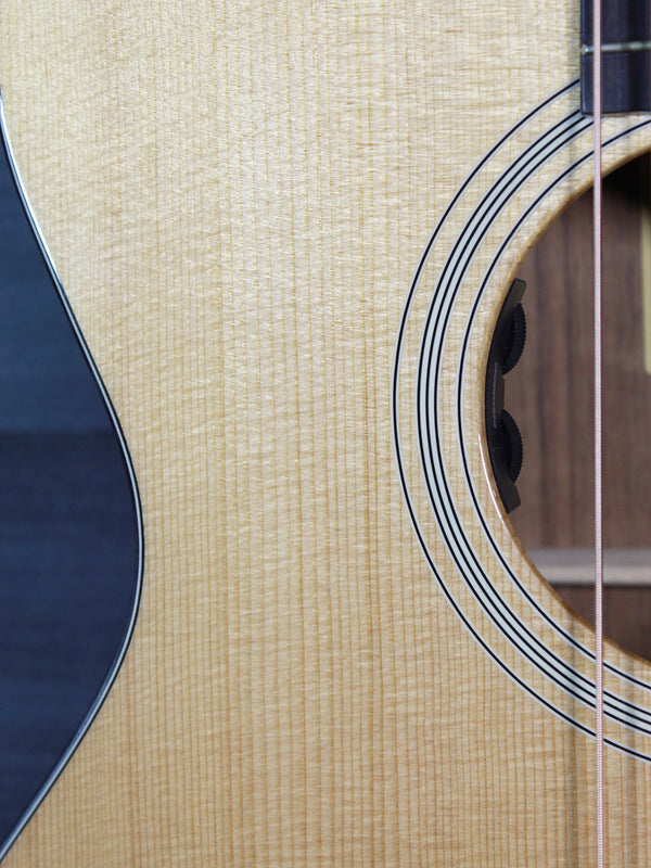 Eastman AC222CE Deluxe solid Sitka Spruce top rosette