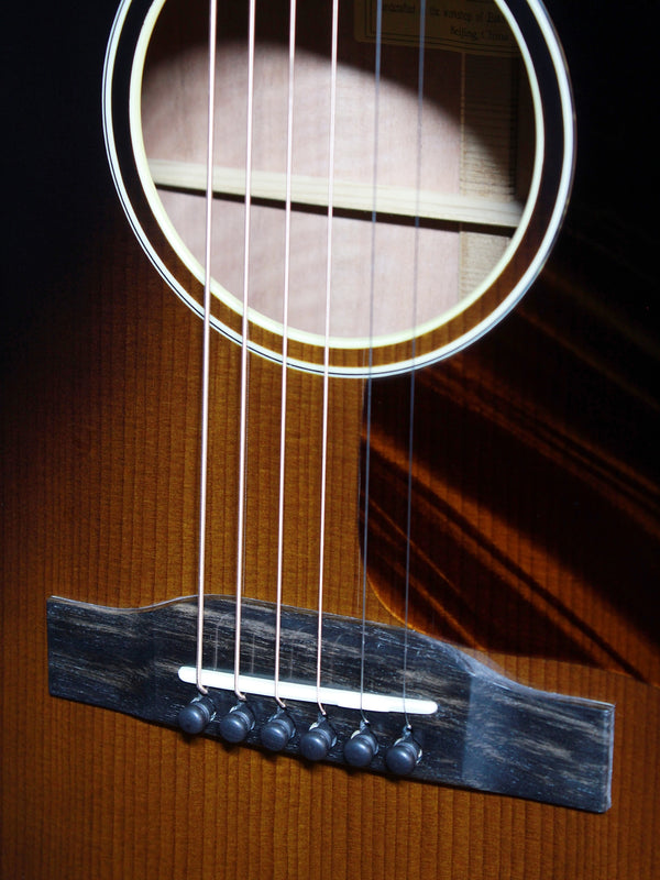 Eastman E10 SS-TC Thermo-Cured Adirondack Slope Shoulder Dreadnought – Sunburst