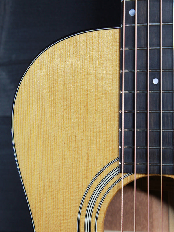 Eastman E10P-TC Thermo-Cured Adirondack Spruce top close up wood grain