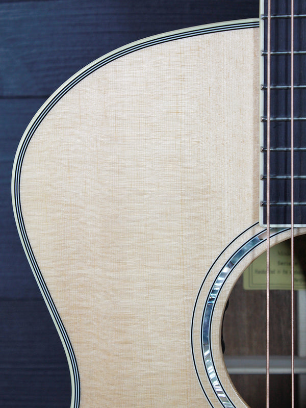 Eastman AC422ce-Koa-LTD Solid Koa / Spruce Auditorium Acoustic-Electric Guitar