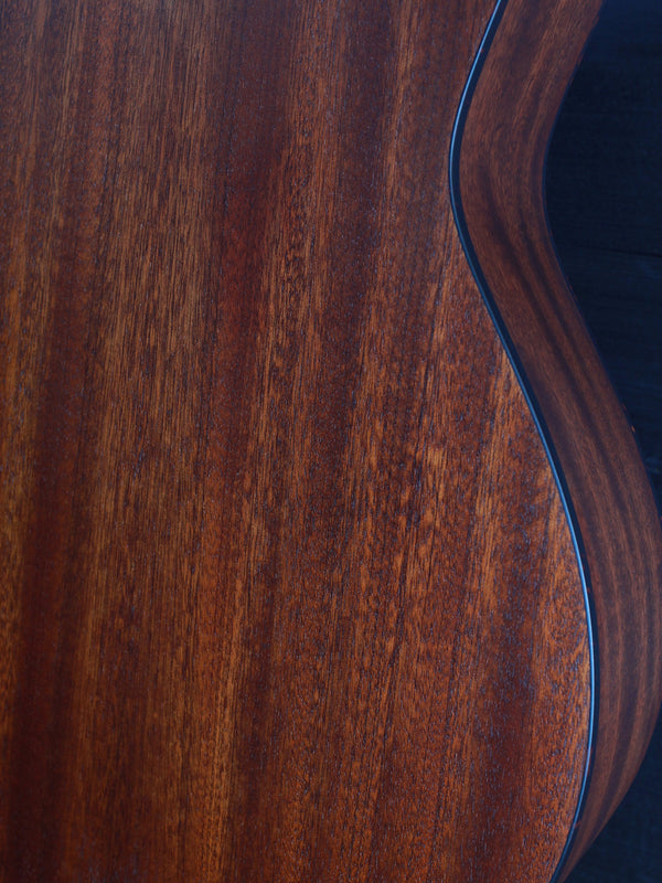 Eastman Guitars E1P Classic Parlor Size 12-Fret Solid Wood Acoustic