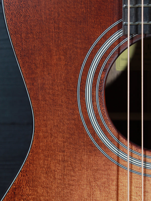 Eastman Guitars E1P Classic Parlor Size 12-Fret Solid Wood Acoustic