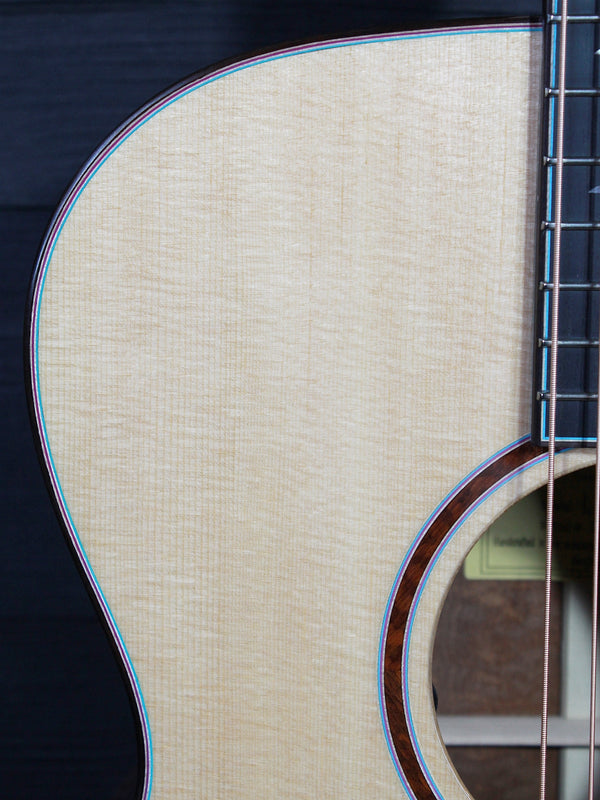 Eastman L-OMCE-QS Luthier Series Quilted Sapele / European Spruce w/ Cutaway+Electronics