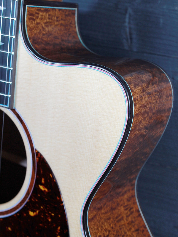 Eastman L-OMCE-QS Luthier Series Quilted Sapele / European Spruce w/ Cutaway+Electronics