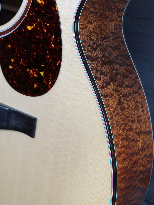 Eastman L-OMCE-QS Luthier Series Quilted Sapele / European Spruce w/ Cutaway+Electronics