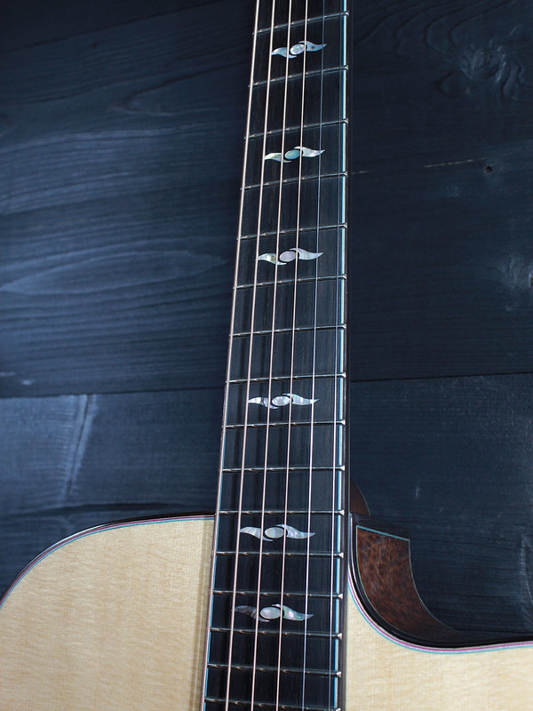 Eastman L-OMCE-QS Luthier Series Quilted Sapele / European Spruce w/ Cutaway+Electronics