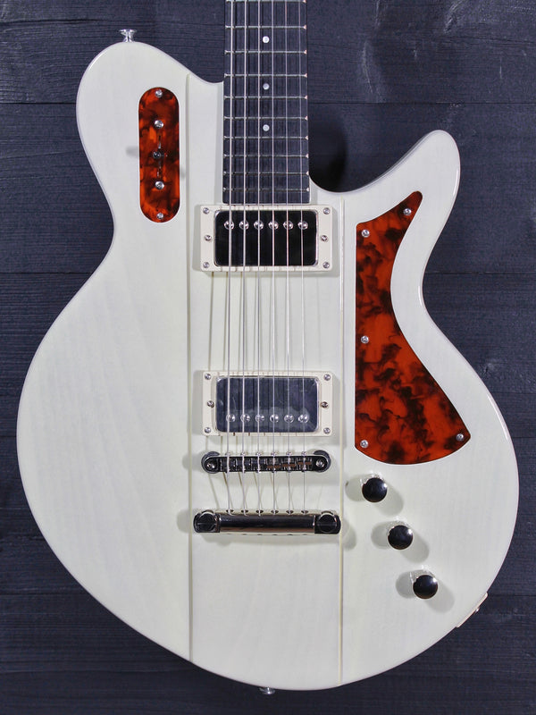 Eastman Juliet PB electric guitar front view offset body