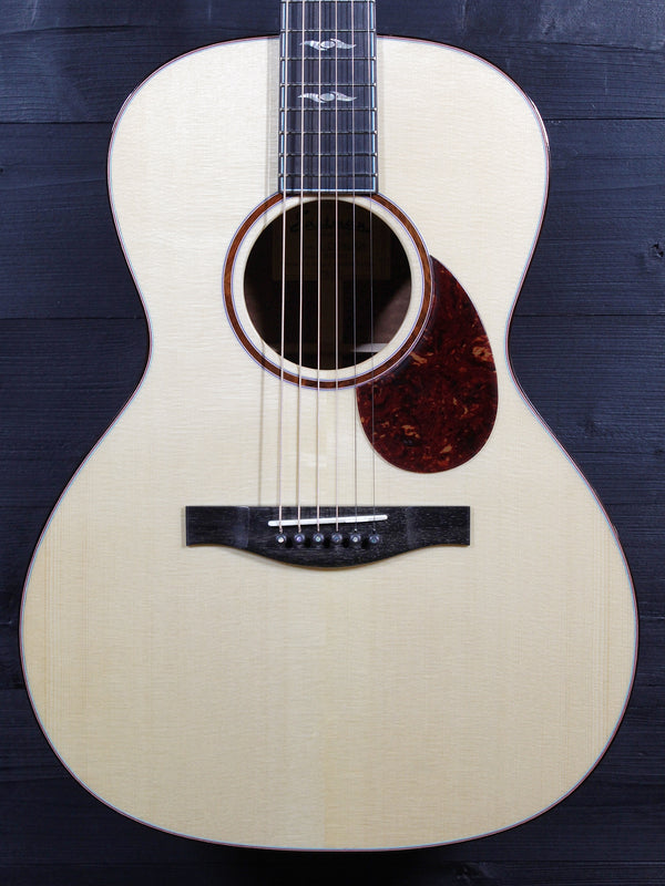 Eastman Luthier Series L-00SS-QS Solid Quilted Sapele / Euro Spruce Acoustic Guitar