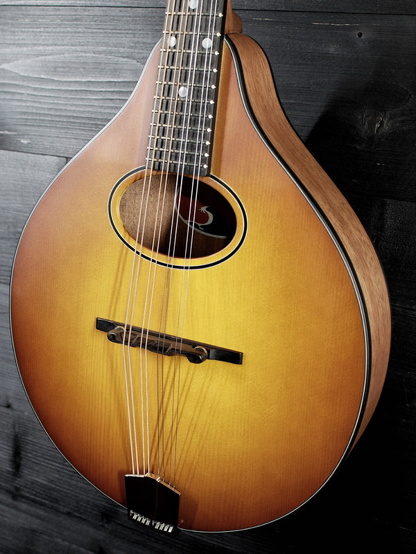 Eastman PCH-M104-GB Flattop Oval Hole Mandolin - Goldburst