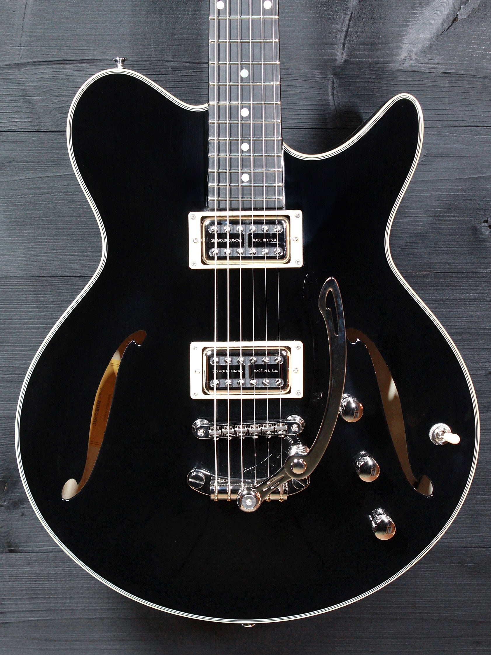 Eastman Romeo NYC Black w/ Göldo Trem – Tobias Music