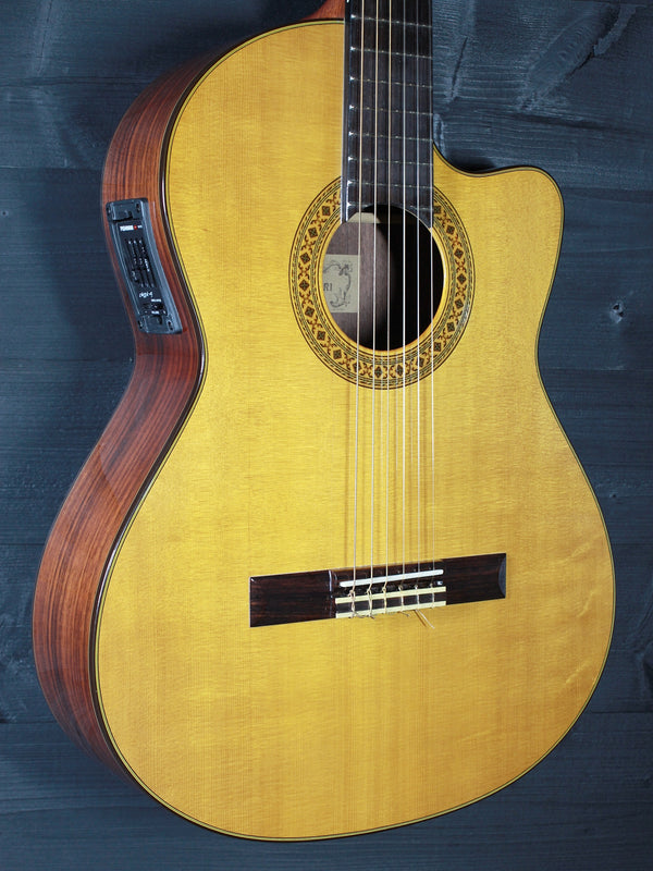 Pre-Owned Kazou Yairi Hand-Crafted TC-1E  Classical Guitar w/ Electronics c.2005