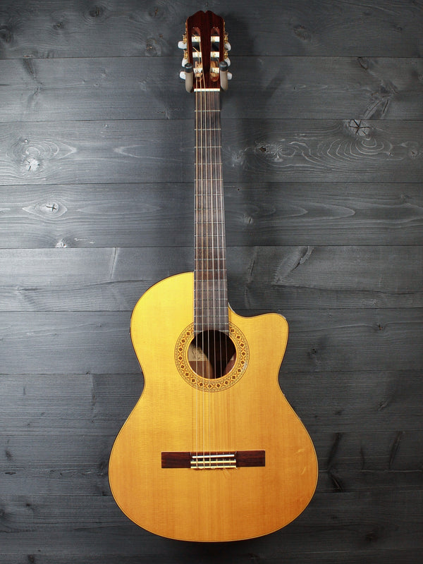 Pre-Owned Kazou Yairi Hand-Crafted TC-1E  Classical Guitar w/ Electronics c.2005