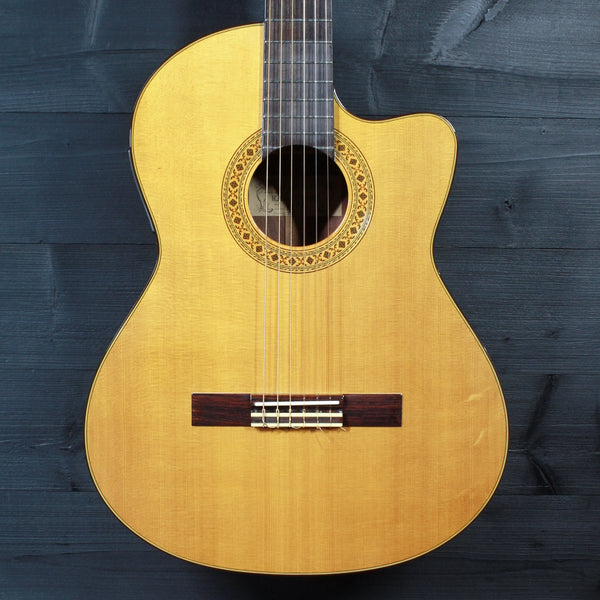 Pre-Owned Kazou Yairi Hand-Crafted TC-1E  Classical Guitar w/ Electronics c.2005