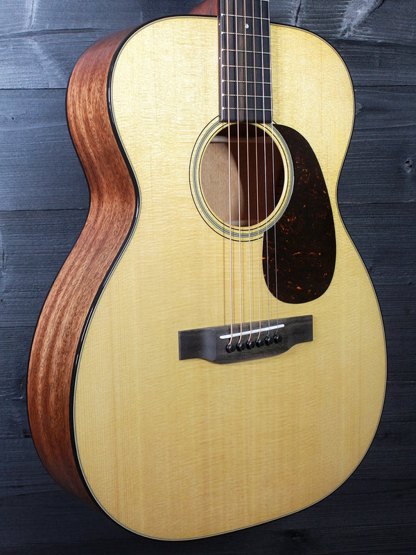 Martin 00-18 Mahogany / Spruce Acoustic Guitar