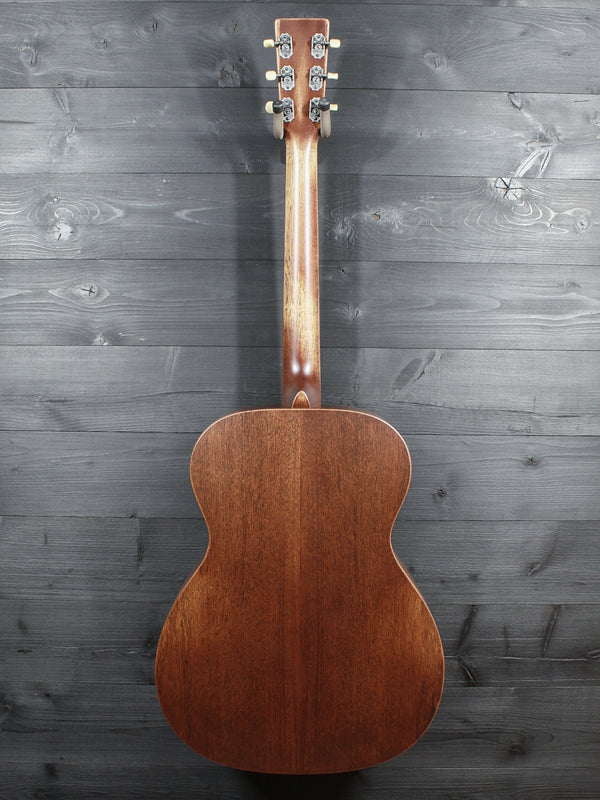 Close-up of the mahogany grain and finish on the back of the Martin 000-15 StreetMaster